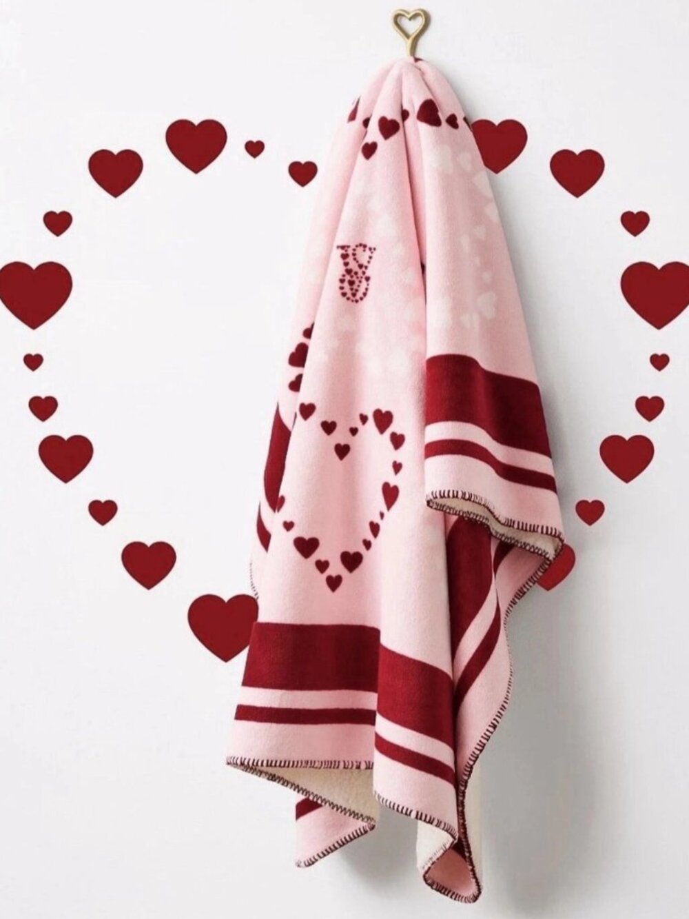 Victoria’s Secret Blanket VALENTINE HEARTS 2026 Red Pink